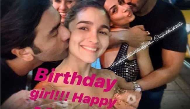 This photo of Ranbir-Alia and Malaika-Arjun is being viral