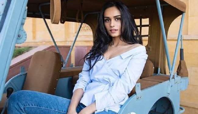 Manushi Chillar is debuting in this film with Akshay Kumar