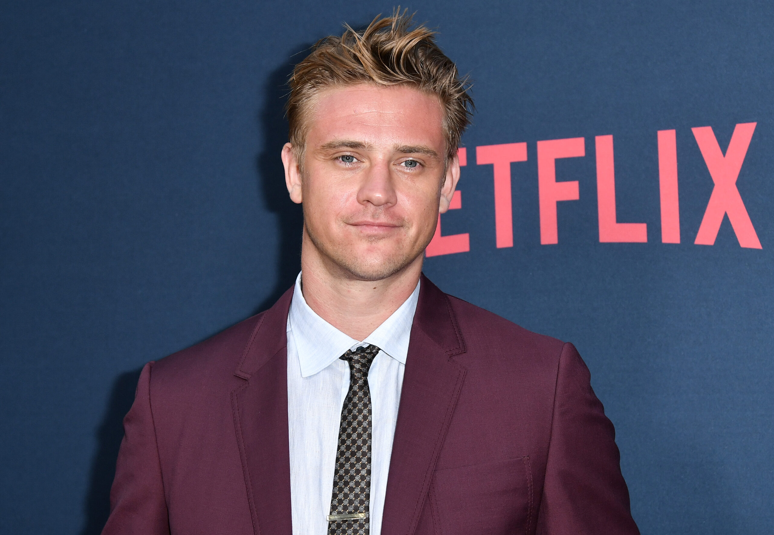 With Range media partners, Chris Hemsworth and Boyd Holbrook are sign