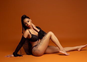 Instagram Star Shaquita Nicolas aka Venusflyytrapp Promotes Mental Health & Body Positivity