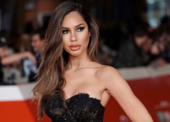 Modeling is more than just walking the ramp; it is a creative performing art,” says the Spanish beauty Elba Prescolí.