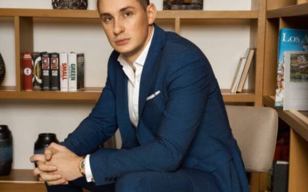 Seeking simplified financial services with minimal fees? Pierrick Jamaux’s latest venture “hi” is all you need