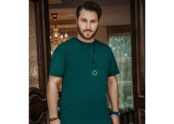 Description of Ramyrad, an Iranian pop singer, about composing