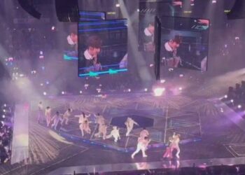 A screen fell during a concert, injuring three members of the Cantopop boy band Mirror