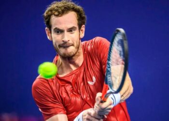 In a thrilling battle with Murray, De Minaur earns the first point for Team World