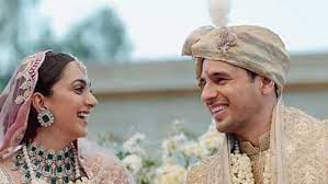 Recalling her feelings upon meeting Sidharth Malhotra at a wedding, Kiara Advani said: I was overcome with emotion, yet jaisa hi darwaze khule
