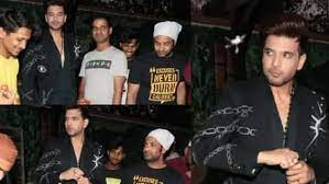 On the Tere Ishq Mein Ghayal set, Karan Kundrra throws an iftar celebration and charms viewers with his gesture. See images