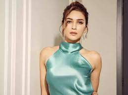 People in her age group used to warn Kriti Sanon that “No one wants to marry an actress”