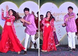 At the Satyaprem Ki Katha song premiere, Kiara Advani and Kartik Aaryan dance to Garba