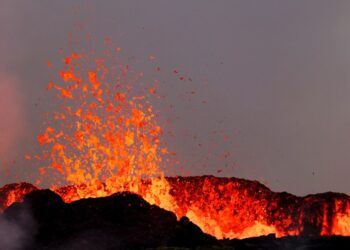 In The Southwest Lcelandic Valley, “Seismic Activity” Is Followed By Volcanic Eruptions