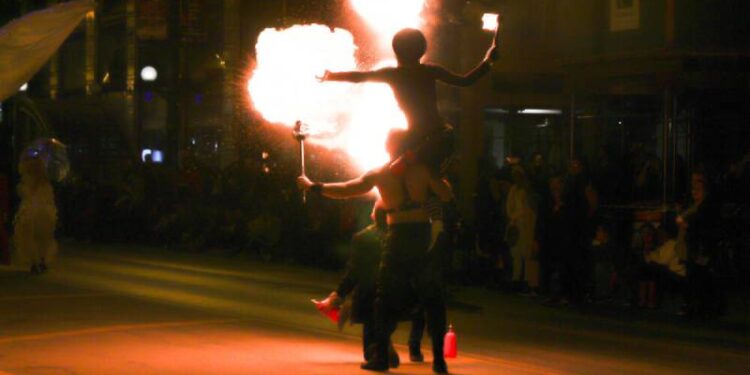 It’s Halloween again in Chicago! Enjoy fun for the whole family at the Arts in the Dark Halloween parade