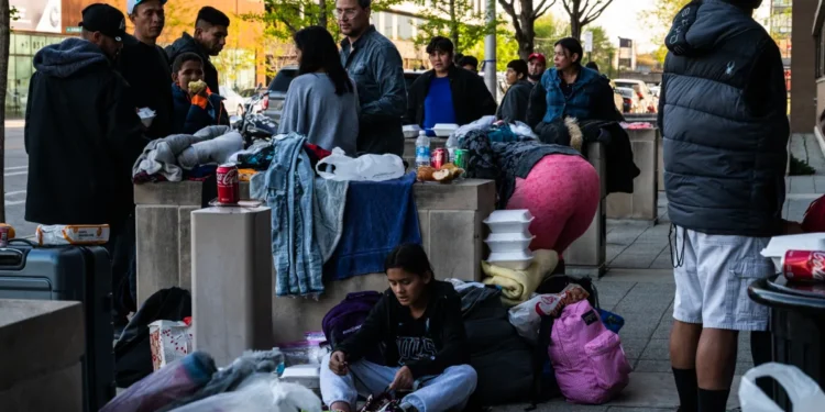 Chicago Sees Slowing Migrant Arrivals as Winter Approaches; Some Seek Warmer Cities