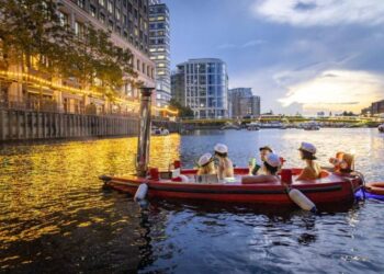 This winter, a boating company offers hot tub boat trips on the Chicago River