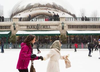 For the holidays, top 5 Chicago’s ice skating rinks are now open