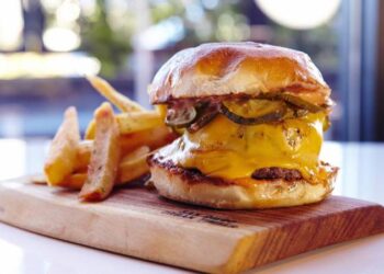 A episode of “America’s Best Restaurants” will feature a well-known Chicago burger establishment