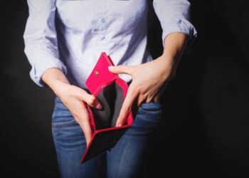 Discountler Shares Strategies on Earning More and Saving on a Low Income