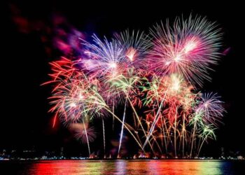 Chicago’s New Year’s Eve fireworks are scheduled at Navy Pier and along the river, according to the city