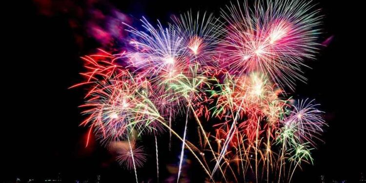 Chicago’s New Year’s Eve fireworks are scheduled at Navy Pier and along the river, according to the city