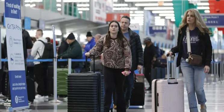 Christmas chaos: Heavy fog caused dozens of flights to be canceled out of both Chicago airports