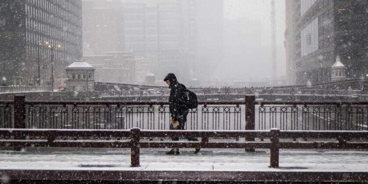 Overnight, rain and snow are predicted in the Chicago area