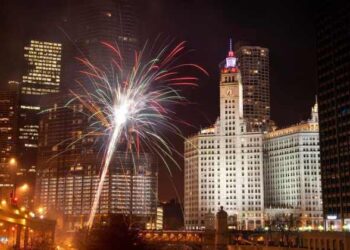 Ten things to do this weekend in Chicago include the return of Ramova Theatre and free fireworks on New Year’s Eve
