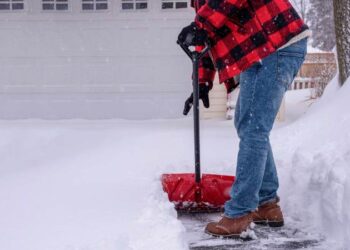 Reducing the Risks of Heart Attacks While Shoveling Snow: Safety Tips to Follow