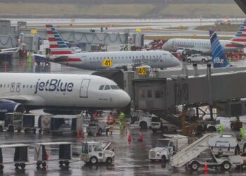 Significant Disruptions at Chicago O’Hare International Airport Caused by Snow and Strong Winds