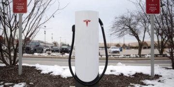 Elon Musk failed to design a Tesla for when it becomes too cold, as Chicago’s wind gusts reveal