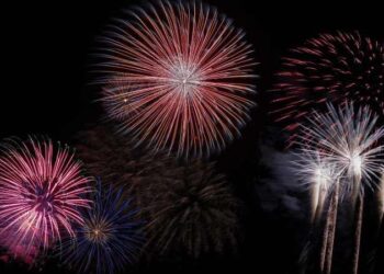 When do fireworks go off in Chicago on New Year’s Eve? Important information