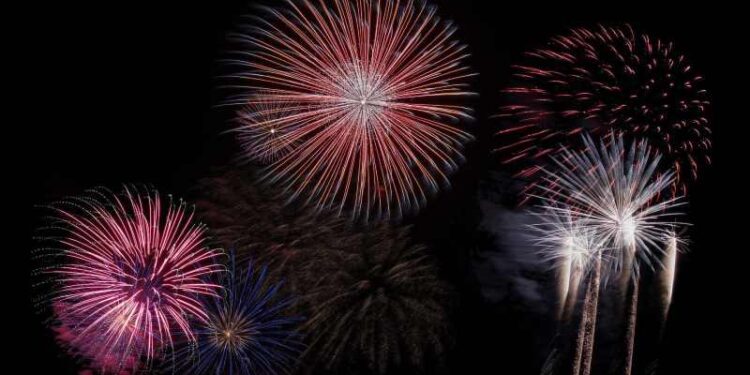 When do fireworks go off in Chicago on New Year’s Eve? Important information