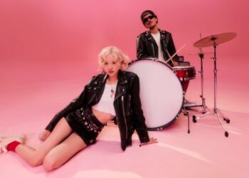 ‘APT.’ by Rose is Still at No. 2 on the British Official Singles Chart Top 100….