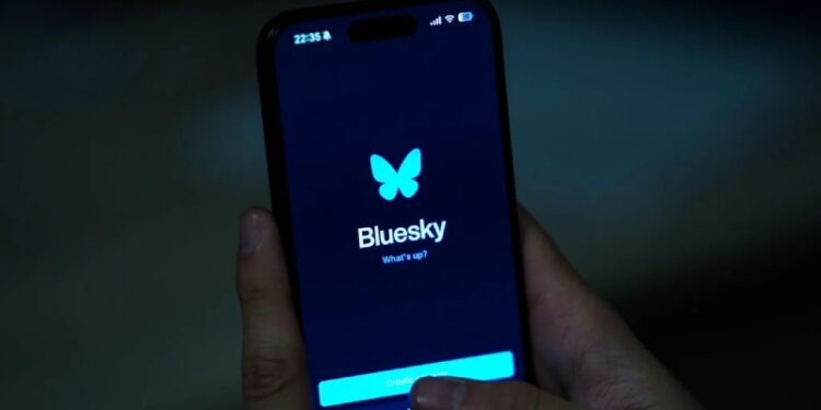 Things to Know about the Bluesky-based Instagram Alternative, Flashes